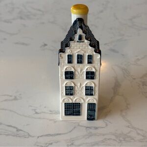 KLM #32 Blue Delft House by BOLS